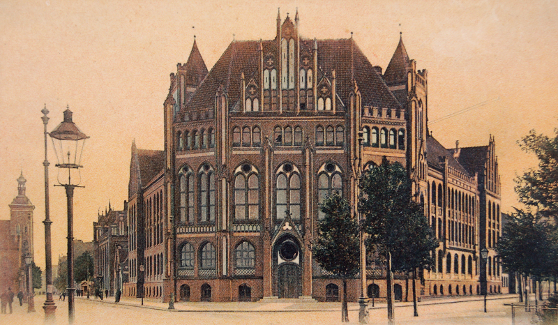 Plik:Budynek szkoły św. Piotra i Pawła, około 1910. Od 1945 I Liceum Ogólnokształcące.JPG