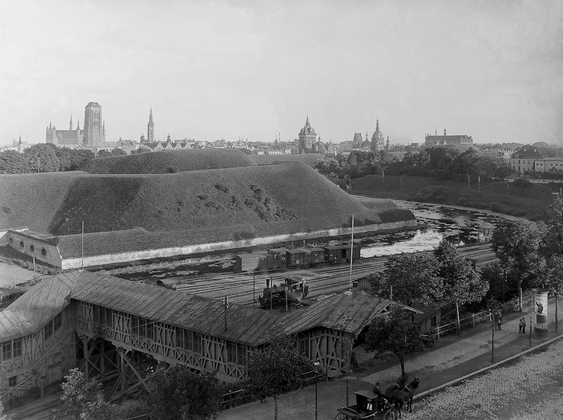 Plik:Dworzec kolejowy Brama Wyżynna, początek XX wieku.JPG