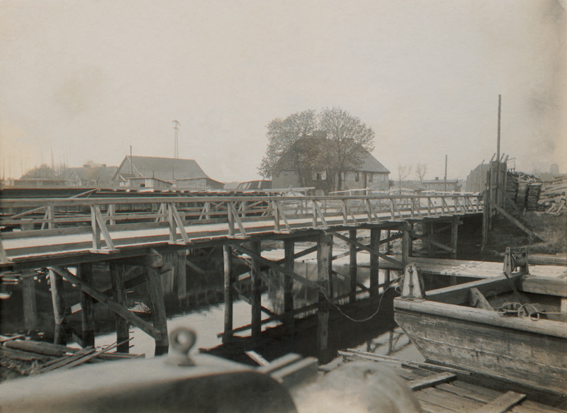 Plik:Przebudowa mostu nad kanałem na Rudnie, 1927.JPG
