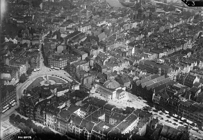 Plik:Zdjęcie lotnicze Gdańska ze zbiorów Instytutu Herdera w Marburgu, lata 30. XX wieku.JPG