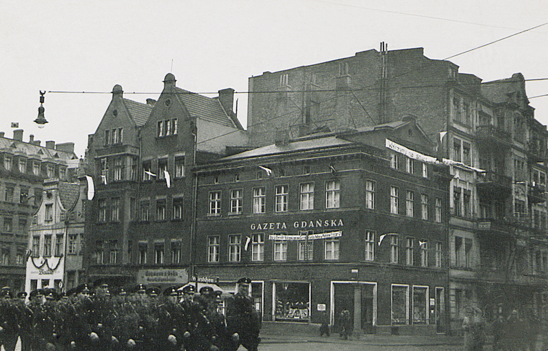 Plik:Budynek „Gazety Gdańskiej” przy Targu Kaszubskim, 1935.JPG