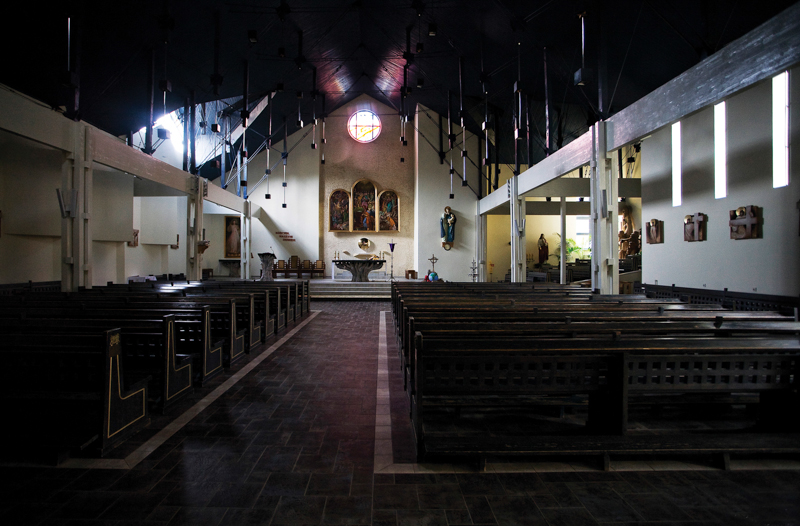 Plik:Wnętrze kościoła w Sanktuarium Matki Bożej Brzemiennej.JPG