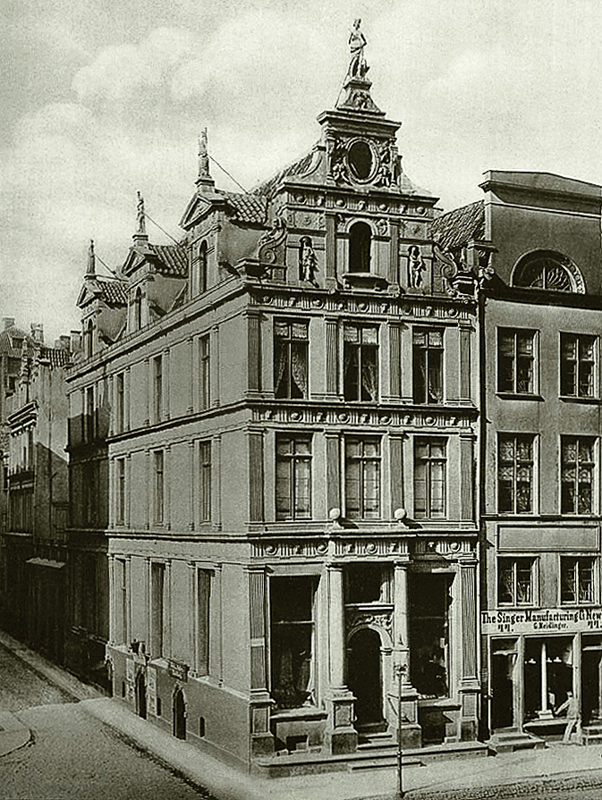 Plik:Kamienica przy ul. Długiej 45, tzw. Dom Schumannów, około 1900.JPG