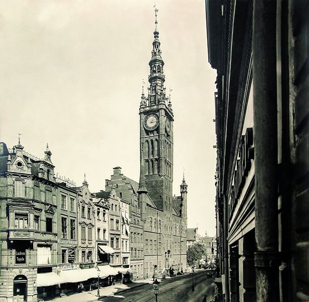 Plik:Ratusz Głównego Miasta od ulicy Długiej, 1907.jpg