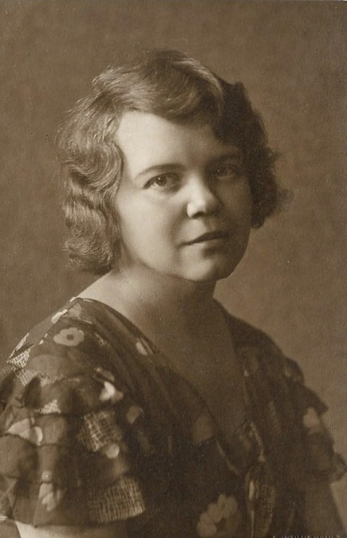 Plik:Eugenia Kobylińska Masiejewska 1933.jpeg