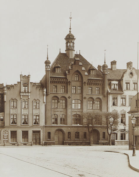 Plik:Budynek fabryki likierów Johanna Samuela Keilera przy ul. Bogusławskiego, 1885.JPG
