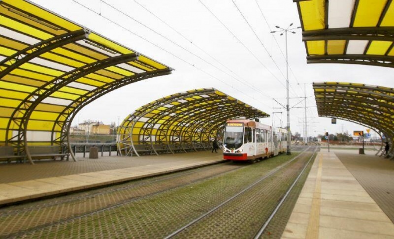 Plik:Przystanek tramwajowy przy stadionie w Letnicy.jpg