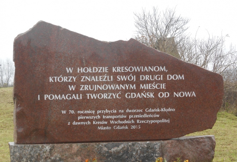 Plik:Pomnik transportów Kresowian .jpg