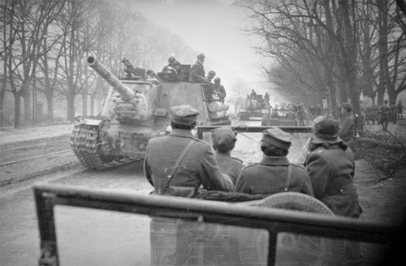 Plik:Al. Zwycięstwa, marzec 1945.jpg