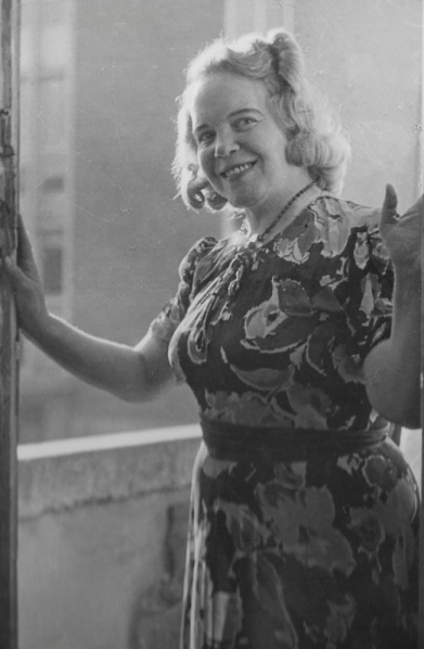 Plik:Eugenia Kobylińska Masiejewska 1947.jpeg