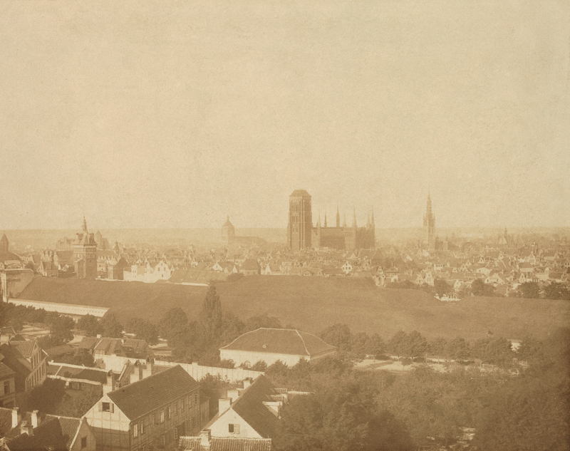 Plik:Widok Gdańska z Biskupiej Górki, na pierwszym planie zabudowania Zaroślaka, 1855.JPG