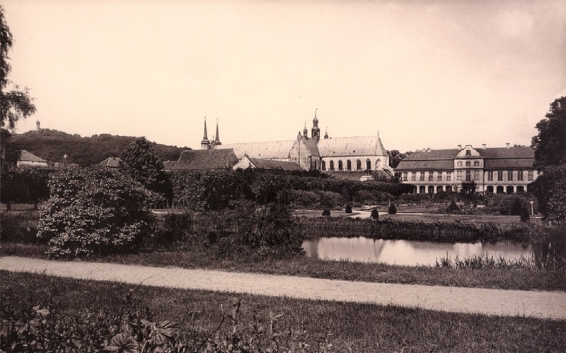 Plik:Pałac Opatów 1894.jpg