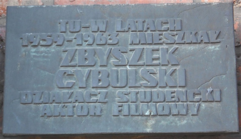 Plik:Zbigniew Cybulski tablica pamiątkowa.JPG
