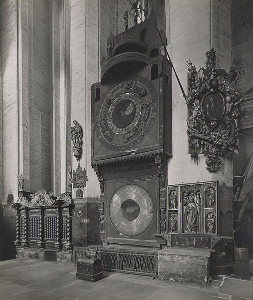 Plik:Zegar astronomiczny Hansa Düringera w kościele Wniebowzięcia Najświętszej Marii Panny, 1905.JPG