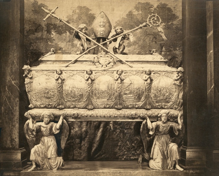 Plik:Relikwiarz św. Stanisława na Wawelu.jpg
