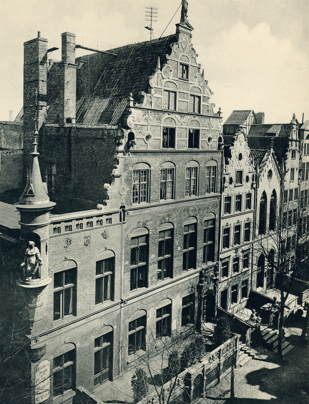 Plik:Dom Żeglarzy przy ul. św. Ducha, od połowy XIX wieku Dom Rzemiosła.JPG
