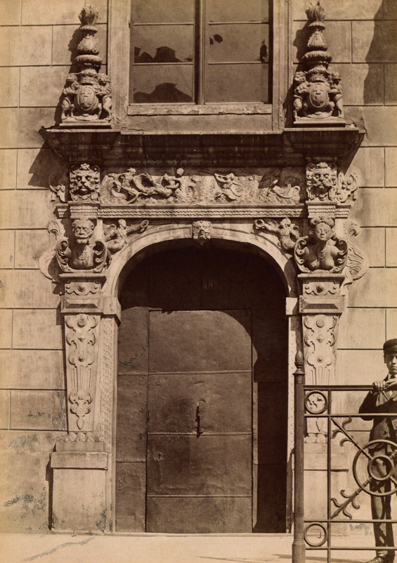 Plik:Portal Nowego Domu Ławy na Długim Targu, XIX wiek.JPG