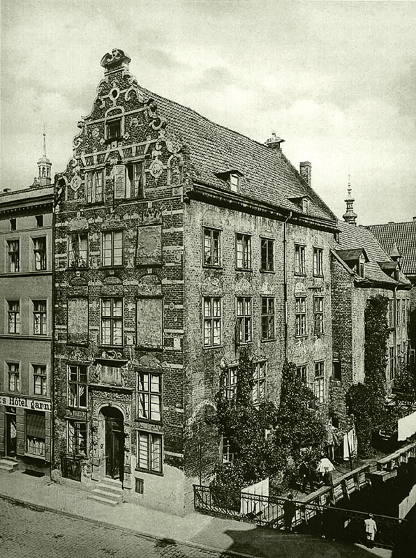 Plik:Dom Opatów Pelplińskich, około 1900.JPG