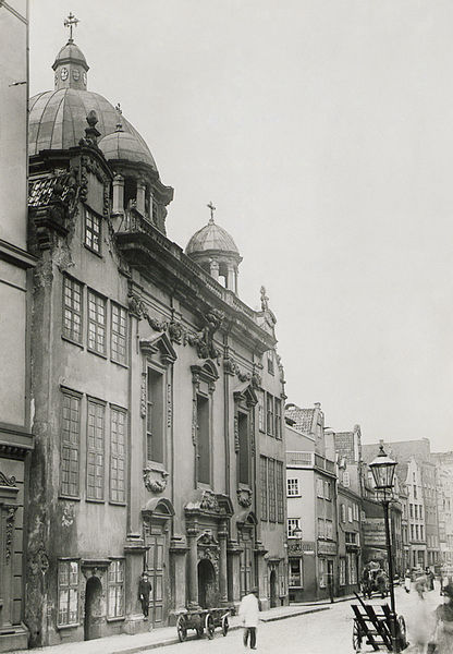 Plik:Kaplica Królewska, widok od strony północno-wschodniej, około 1900.JPG