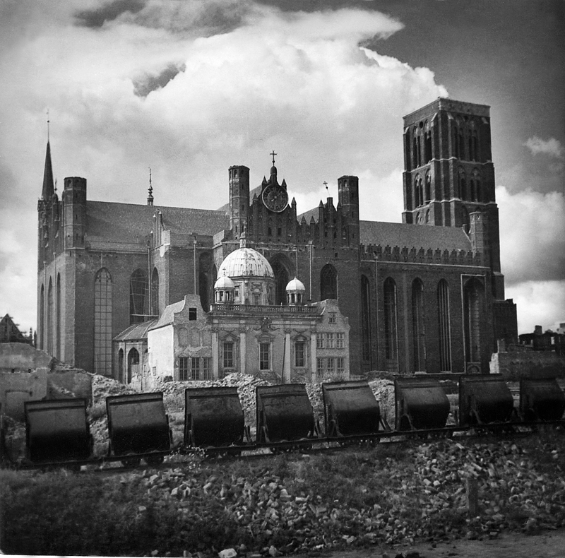 Plik:Odgruzowanie okolic Kaplicy Królewskiej, 1946–1950.JPG
